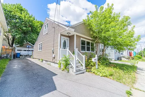 59 King St, Lawrence, MA 01843