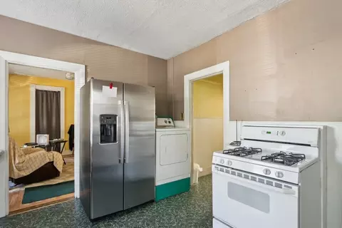 Entry Way - 53 Eastern Ave, Worcester, MA 01605 photo 2 of 2