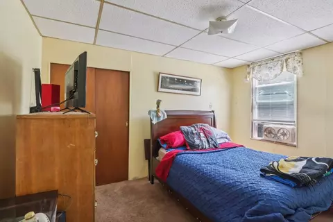 Bedroom - 53 Eastern Ave, Worcester, MA 01605 photo 1 of 8