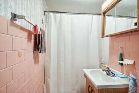 Bath - 53 Eastern Ave, Worcester, MA 01605 photo 2 of 3