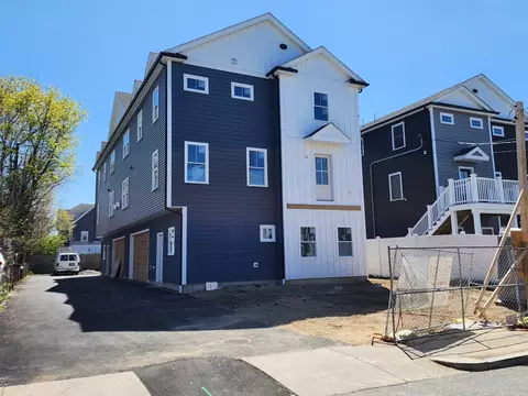 122 Russell St #2, Waltham, MA 02453