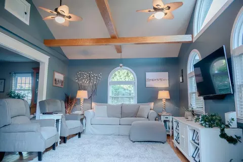 21 Prince St, Fairhaven, MA 02719 photo 5