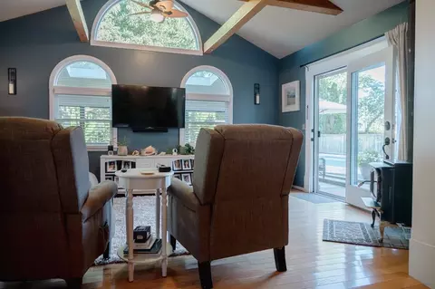 21 Prince St, Fairhaven, MA 02719 photo 6