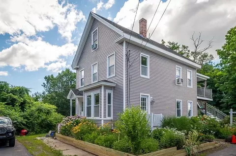 29 E Greenwood St #A, Amesbury, MA 01913