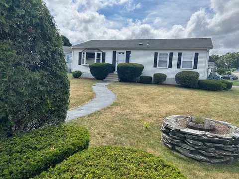 82 Narragansett Dr, Plymouth, MA 02360