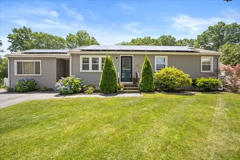 4 Maid Marion St, Oxford, MA 01540