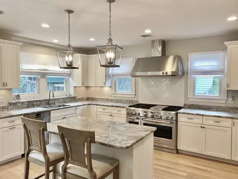 31 Bubier Rd, Marblehead, MA 01945 photo 3
