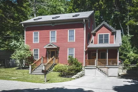 6 Sawyer St, Ipswich, MA 01938