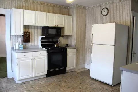 Kitchen - 28 Schley St, Springfield, MA 01109 photo 3 of 4