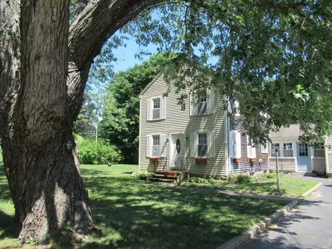 14 Cherry St, Middleboro, MA 02346