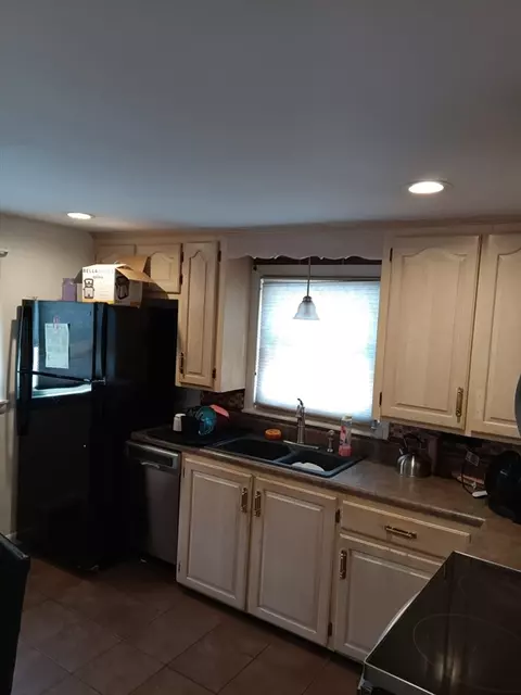 Kitchen - 156 Slater Ave, Springfield, MA 01119 photo 2 of 3