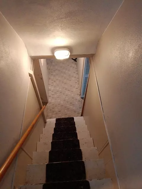 Entry Way - 156 Slater Ave, Springfield, MA 01119 photo 2 of 2
