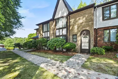 8 Cobblestone Ln #8, Worcester, MA 01606