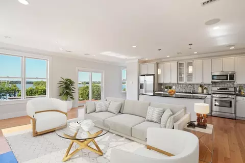 1506 Columbia Rd #4, Boston, MA 02127