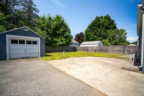 24 Thornton St, Springfield, MA 01104 photo 32