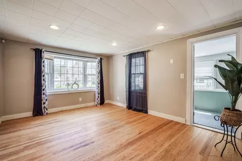 24 Thornton St, Springfield, MA 01104 photo 10