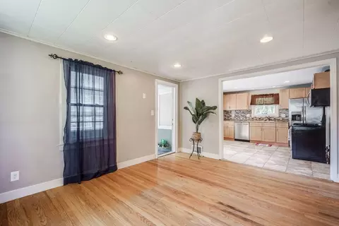 24 Thornton St, Springfield, MA 01104 photo 7