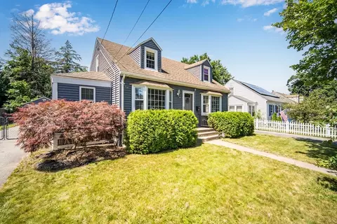 24 Thornton St, Springfield, MA 01104 photo 3