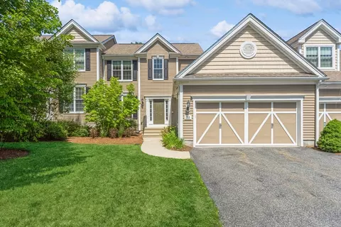 233 Sandtrap Ct #88, Northbridge, MA 01534