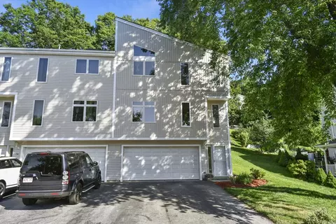 15 Gates Rd # B, Worcester, MA 01603