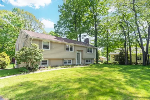 434 Reservoir St, Holden, MA 01520