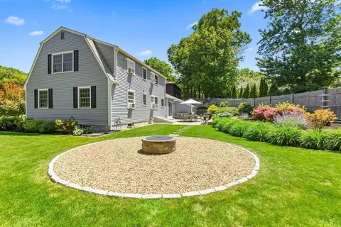 41 Ledgewood Dr, Danvers, MA 01923 photo 2