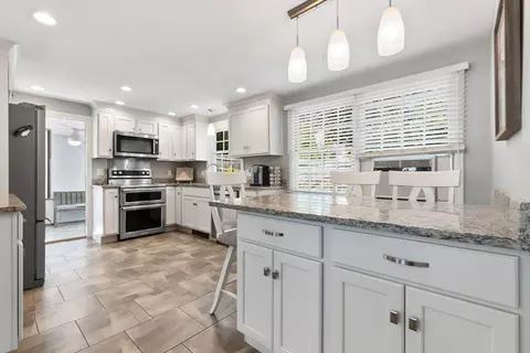 41 Ledgewood Dr, Danvers, MA 01923 photo 8