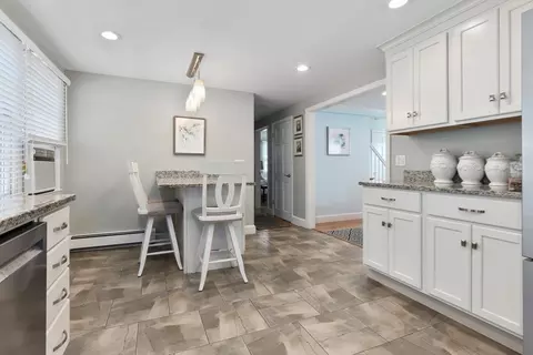 41 Ledgewood Dr, Danvers, MA 01923 photo 9