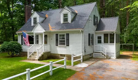 692 Pearl St, Reading, MA 01867