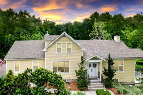 44 Walnut St, Foxboro, MA 02035