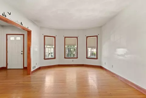 Living - 20 Peirce Ave, Everett, MA 02149 photo 2 of 5