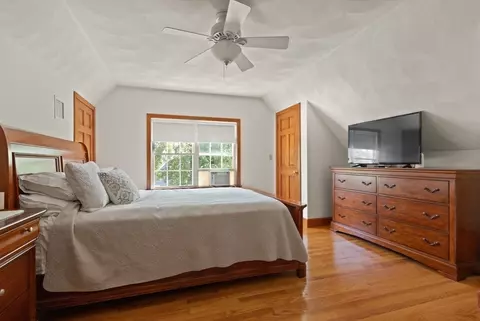 Bedroom - 20 Peirce Ave, Everett, MA 02149 photo 6 of 6