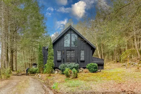 131 River Rd, Chester, MA 01011