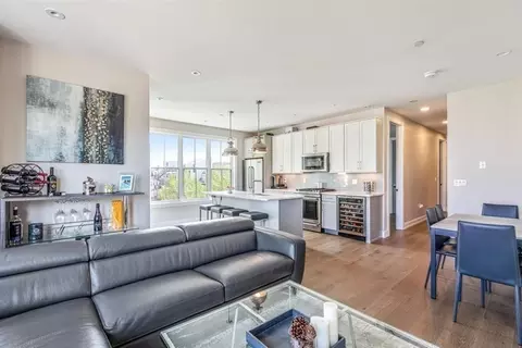 183 D St #4, Boston, MA 02127