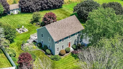 57 Perry Hill Rd, Acushnet, MA 02743