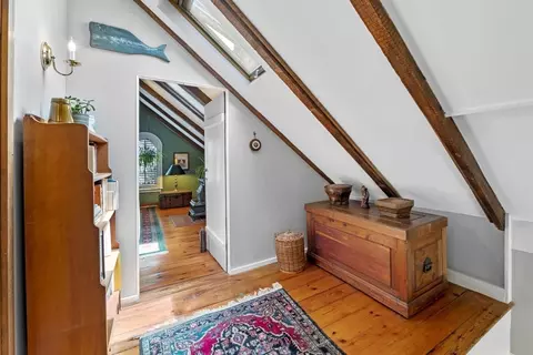 Entry Way - 9 Hooper St, Marblehead, MA 01945 photo 4 of 4