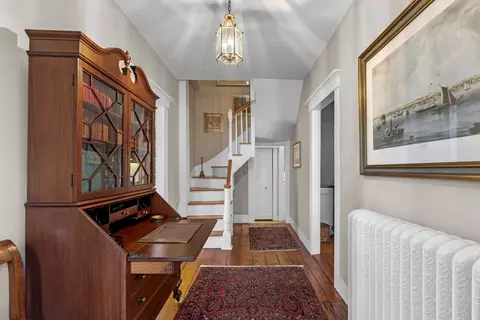 Entry Way - 9 Hooper St, Marblehead, MA 01945 photo 2 of 4