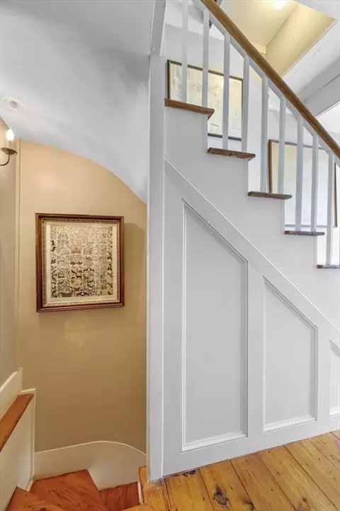 Entry Way - 9 Hooper St, Marblehead, MA 01945 photo 3 of 4