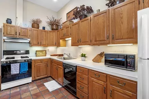 Kitchen - 9 Hooper St, Marblehead, MA 01945 photo 3 of 3