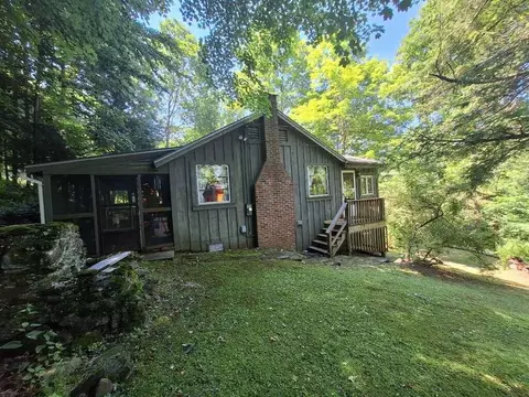 14 Mahkeenac Rd, Stockbridge, MA 01262