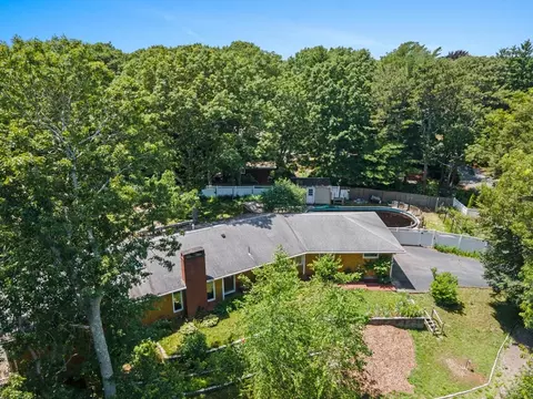 130 Sachem Dr, Barnstable, MA 02632