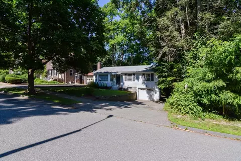 Exterior - 39 Beechmont St, Worcester, MA 01609 photo 11 of 15