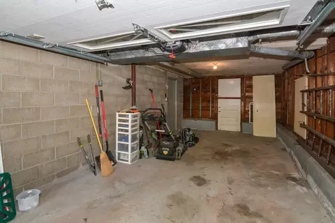 Exterior - 39 Beechmont St, Worcester, MA 01609 photo 14 of 15