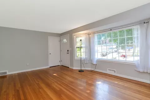 Living - 39 Beechmont St, Worcester, MA 01609 photo 2 of 4