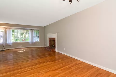 Living - 39 Beechmont St, Worcester, MA 01609 photo 4 of 4