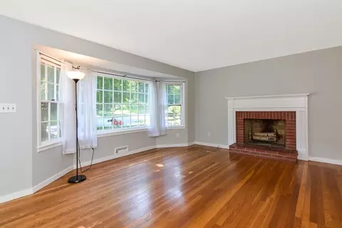 Living - 39 Beechmont St, Worcester, MA 01609 photo 3 of 4