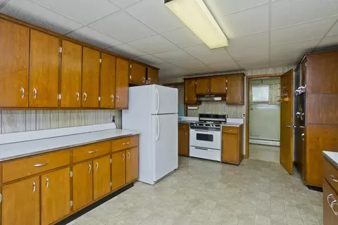 48 Charpentier Blvd, Chicopee, MA 01013 photo 13