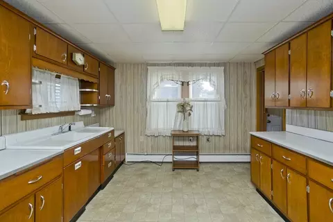 48 Charpentier Blvd, Chicopee, MA 01013 photo 16