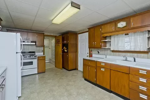 48 Charpentier Blvd, Chicopee, MA 01013 photo 15