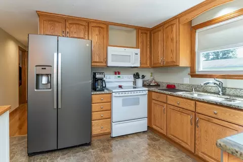 45 Armanella St, Chicopee, MA 01020 photo 17
